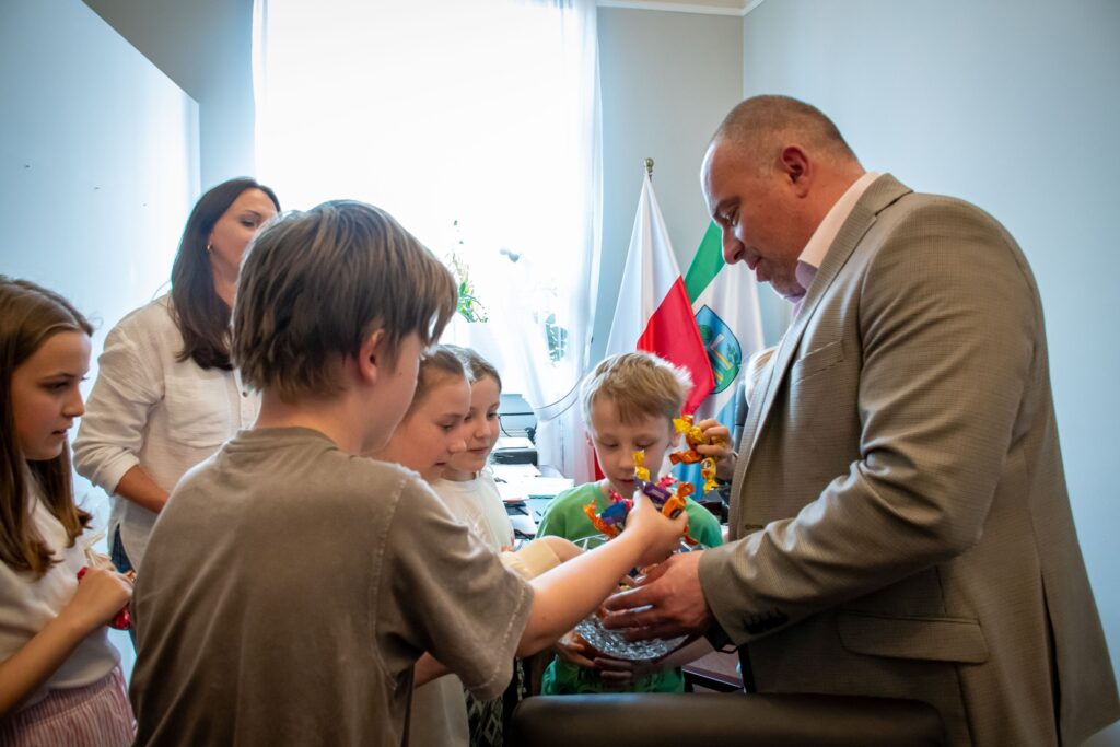 491183612 1003478968637560 8528333822822209839 N