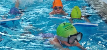 PŁYWANIE TO RUCH I RELAKS! ZAJĘCIA NA BASENIE AQUARIUS W MYŚLENICACH