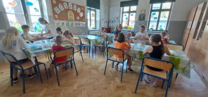 KLUB MŁODEGO TWÓRCY -ZAJĘCIA PLASTYCZNE W KREATYWNI
